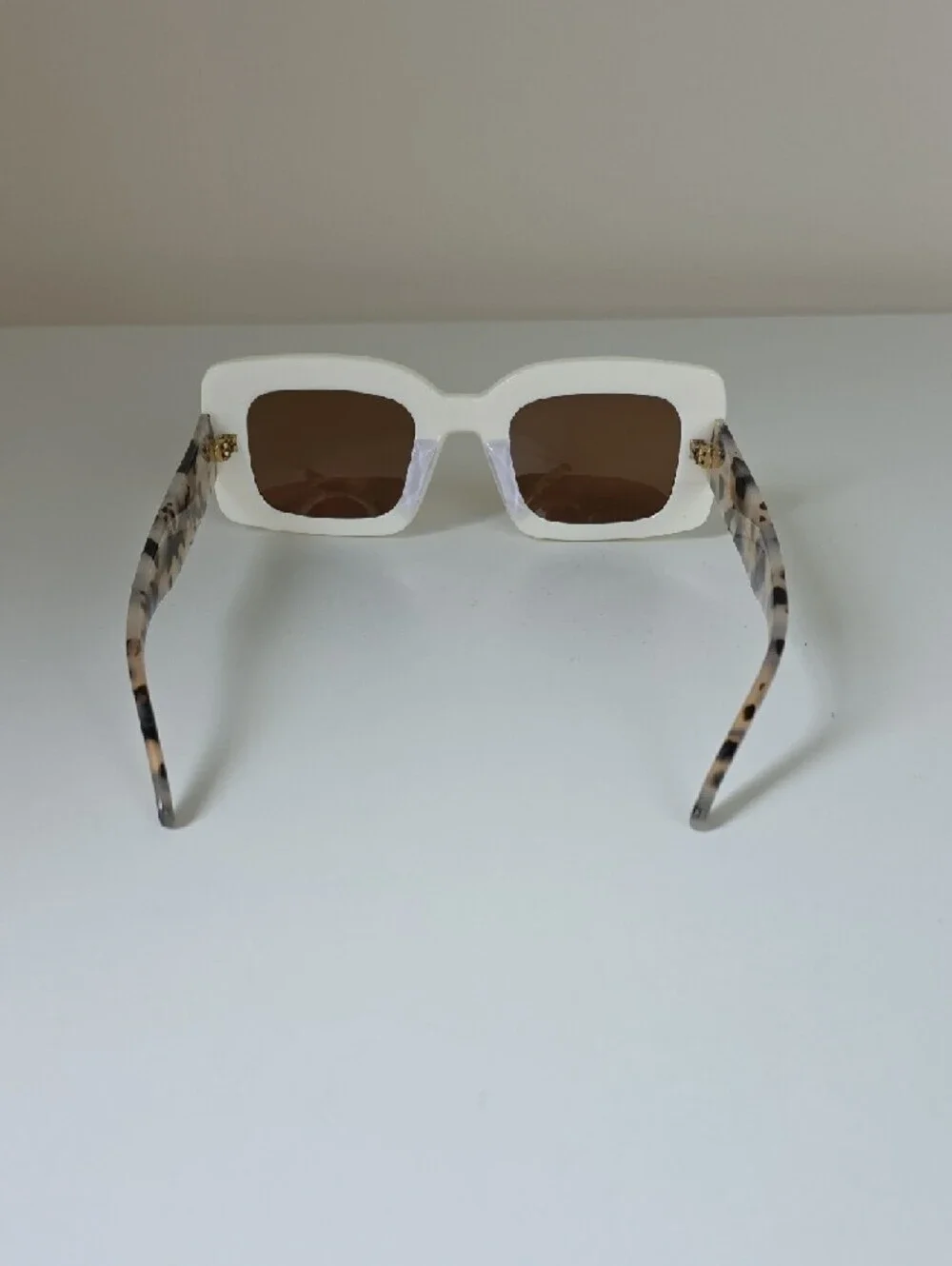 Banbe Beige Rectangular Sunglasses with Brown Lenses and Tortoiseshell Temples